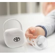 Kép 2/3 - Toyota bébi cumi, baba cumi, cumi tartó, Toyota TERMÉKEK, Toyota KIEGÉSZÍTŐK, Toyota AJÁNDÉK, Toyota LIFESTYLE
