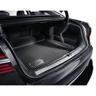 Audi A8 csomagtértálca