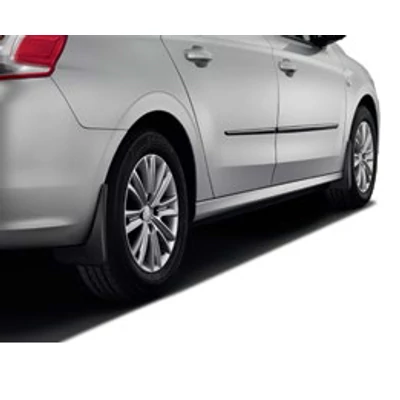 Peugeot 301 Sárfogó, Első