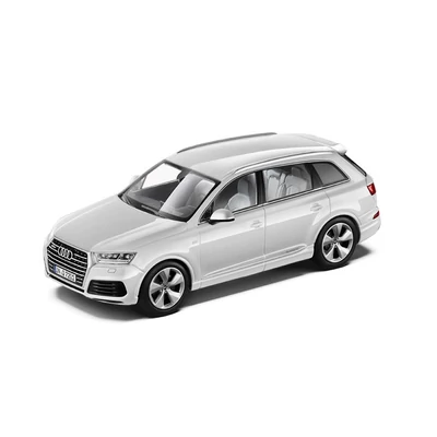 Audi Q7 Modellautó 1:43 (2015 Modellévű) (Fehér) (Akciós)